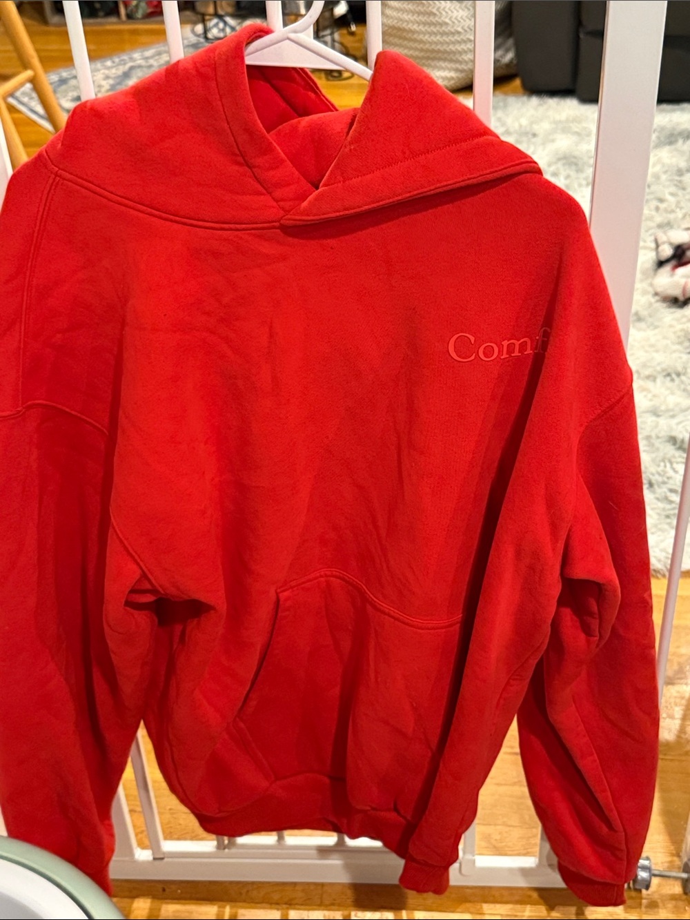Red Comfrt pullover hoodie size M
